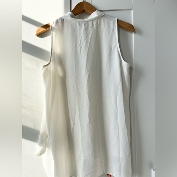 VINCE CAMUTO Women's Sleeveless V-neck Blouse size Small - Picture 5 of 9